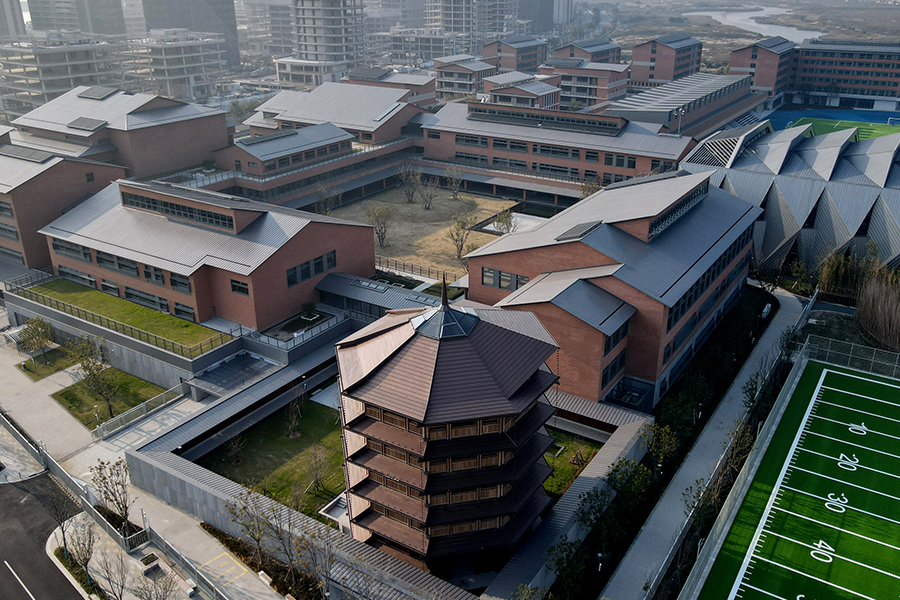 Dishui Lake School tetőfedő projekt